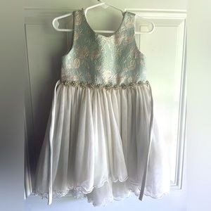 Couture Princess brand dress. Beautiful and in great condition! Size 4T girl